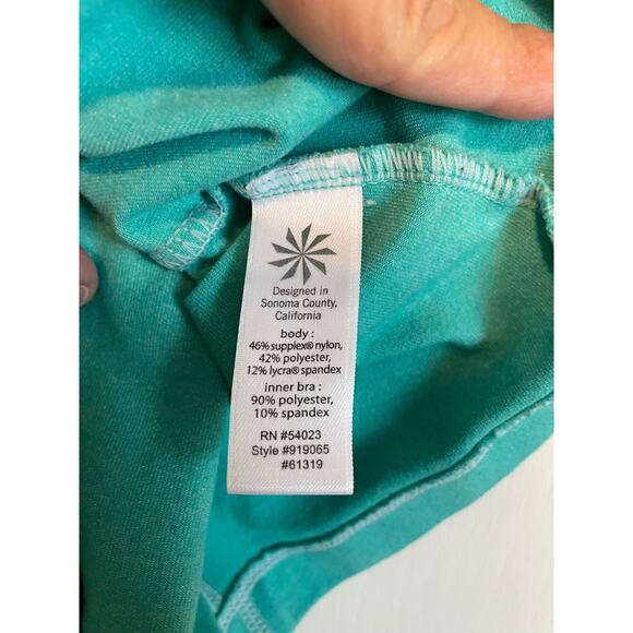 Athleta Empowerment green tank top removeable pads stretchy. Size Med. - Picture 4 of 5
